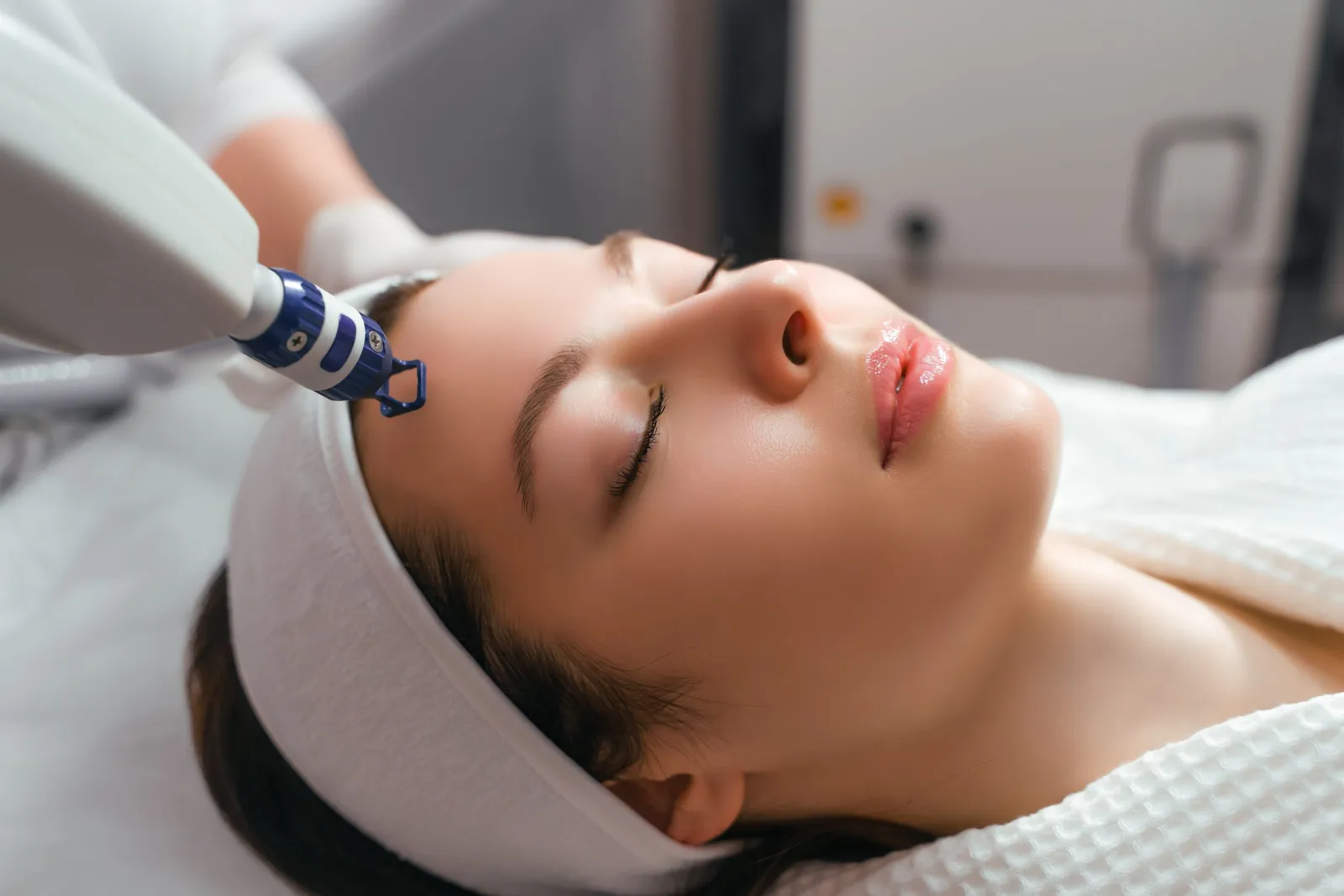 A,Woman,Receives,Laser,Treatment,Of,The,Face,In,A